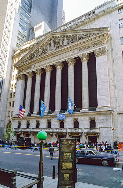 بازار بورس تهران ۱۴۰۵: استراتژی ساخت نرم افزار معاملاتی اختصاصی و بهینهسازی تجربه کاربری برای جذب سرمایهگذاران حرفهای - فین تک، نرم افزار معاملاتی بورس