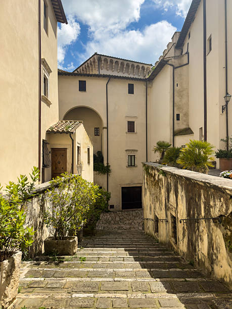 خانههای تاریخی کاشان و راه پله سنگی – آموزش سئو و تولید محتوای ویدئویی گردشگری