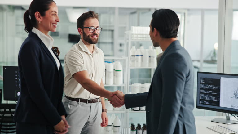 قراردادهای تجاری بینالمللی و راهنمای جامع سئو B2B و ساخت CRM برای کارخانجات نساجی یزد در سال ۱۴۰۵ - عقد قراردادهای تجاری