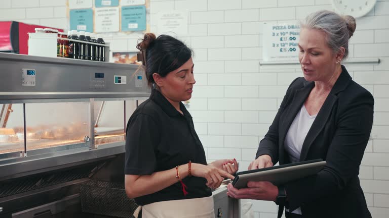 طراحی سیستم مشاوره کترینگ هوشمند برای مدیریت مجالس در مشهد - بهینهسازی تجربه کاربری