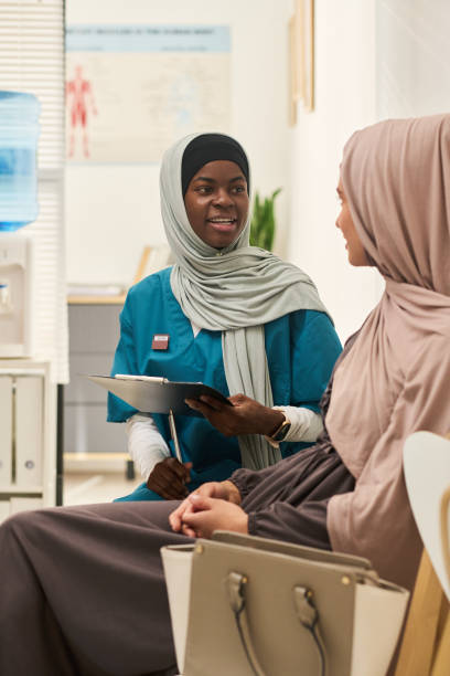 برنامه ریزی بازاریابی دیجیتال سلامت برای ارتباط با بیماران عمانی - جذب توریست سلامت، بازاریابی دیجیتال سلامت، کلینیکهای زیبایی، استراتژی سئو دوزبانه