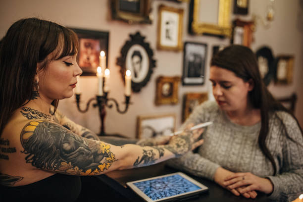 ادغام وبسایت با شبکههای اجتماعی برای جذب مشتری تتو