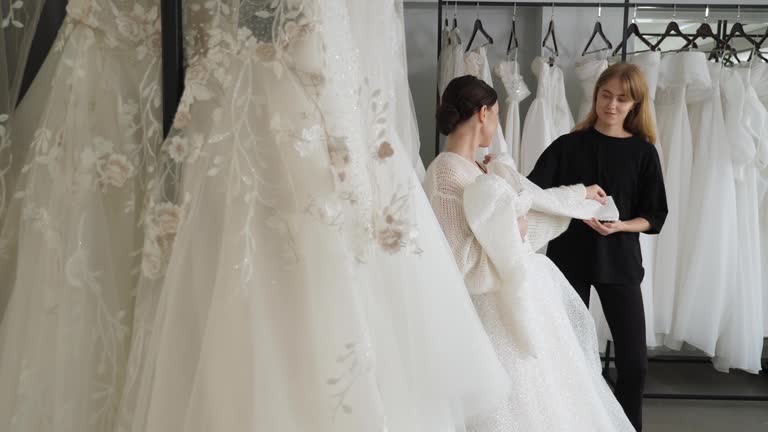 مشاوره و پرو لباس عروس در اصفهان با استفاده از تکنولوژی و طراحی سایت مزون