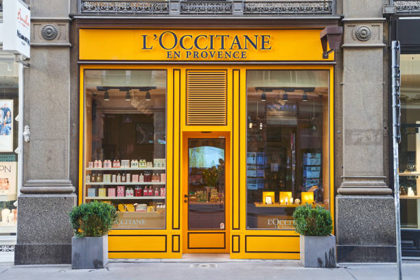 جذب توریست سلامت از خلیج فارس به مشهد: استراتژی سئو دوزبانه و دیجیتال مارکتینگ برای کلینیکهای پوست و مو - یک کلینیک زیبایی مدرن و جذاب