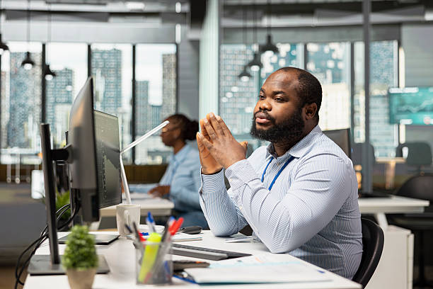 پیشتازی در بازار بورس تهران ۱۴۰۵: استراتژی ساخت نرم افزار معاملاتی اختصاصی و بهینهسازی تجربه کاربری برای جذب سرمایهگذاران حرفهای - نرم افزار معاملاتی بورس، استراتژی سرمایه گذاری حرفه ای، بهینه سازی تجربه کاربری (UX)