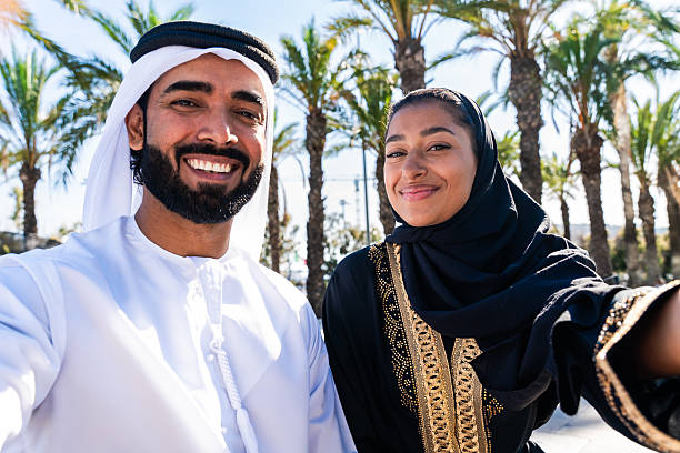 جذب زائران عرب در مشهد: نقش کلیدی پشتیبانی سایت و سئو دوزبانه برای هتلها و مراکز اقامتی - جذب گردشگر عرب و سئو برای هتل