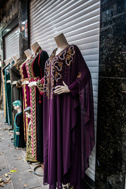 لباس عروس سنتی کردی - راهنمای جامع سئو تصویری و طراحی سایت D2C برای فروش آنلاین و برندینگ لباسهای کردی، فروش آنلاین لباس کردی، هنر دوخت سنتی