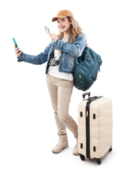 سئو ویدئویی و بهینهسازی تجربه کاربری (UX) با هوش مصنوعی برای آژانسهای مسافرتی رشت: زن خوشحال در حال جستجو با موبایل