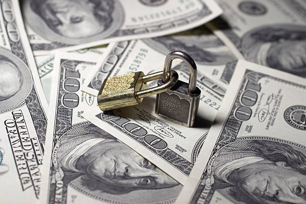 قفلهای بسته روی پول - حذف واسطهها از بازار طلای مشهد: راهنمای جامع طراحی سایت D2C و برندینگ دیجیتال برای فروش مستقیم جواهرات به زائران و افزایش امنیت مالی