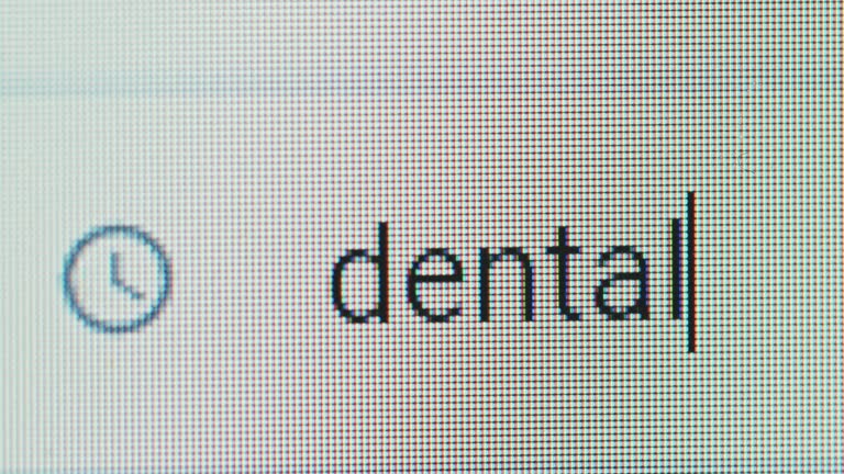 جستجوی گوگل برای کلینیک دندانپزشکی و اهمیت سئو