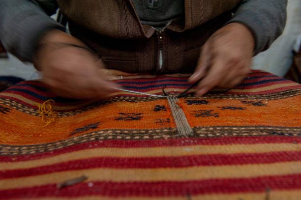 سوزن دوزی و هنر دوخت کردی - استراتژی ساخت پلتفرم آموزشی آنلاین و سئو ویدئویی برای آموزشگاههای خیاطی در سنندج