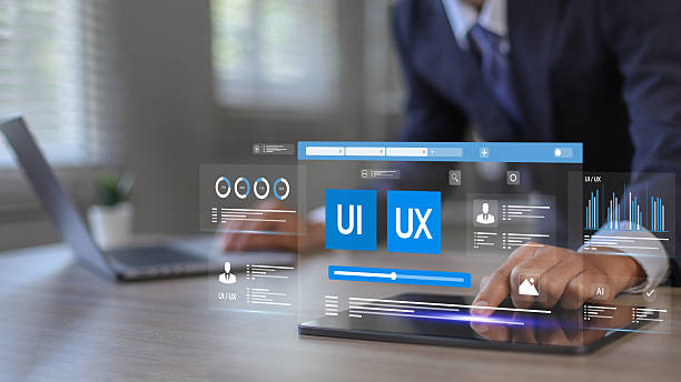 تیم طراحان UX و UI در حال توسعه رابط کاربری پورتال B2B - اصول UX پورتال B2B، بهینه سازی تجربه کاربری صنعتی