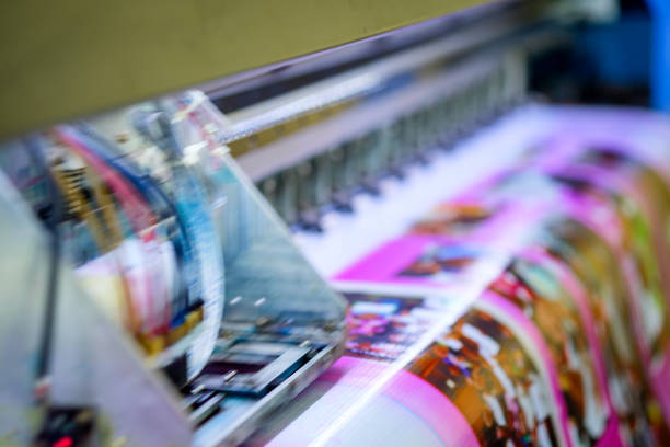 فراتر از چاپ سنتی در قم: نقشه راه برندینگ دیجیتال و طراحی سایت با سیستم قیمتدهی هوشمند برای جذب قراردادهای ملی توسط چاپخانهها - فرآیند چاپ مدرن در چاپخانههای دیجیتال