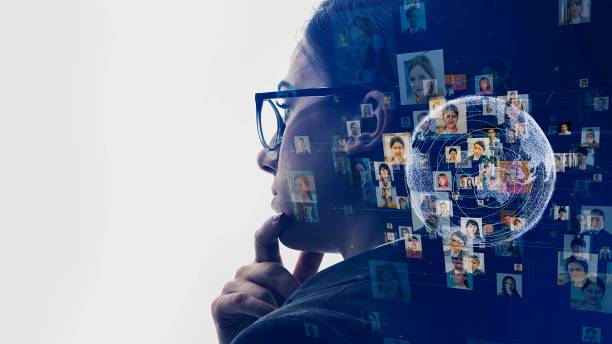 طراحی تجربه کاربری روانشناسی شیراز: مفهوم شبکه ارتباطی با هوش مصنوعی، نشاندهنده چتباتهای هوشمند و نقش آنها در بازاریابی آنلاین روانشناسی در سال 2025