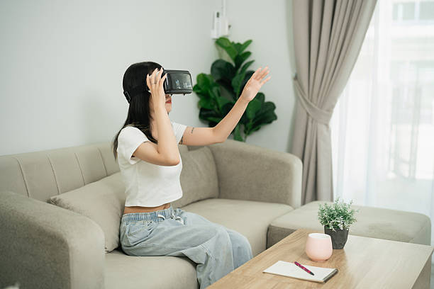 تحول برندینگ دیجیتال و تجربه کاربری (UX) در طراحی سایت D2C برای مبلسازان با کانفیگوریتور هوشمند - تجربه VR خرید مبلمان