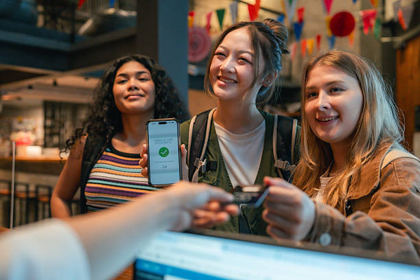 استراتژی بازاریابی پوشاک و جذب مشتریان جوان با طراحی سایت موبایل فرندلی