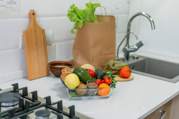 کشاورزانی که محصولات غذایی ارزان را مستقیماً از مزارع به بازار محلی تحویل میدهند. طراحی سایت D2C و سئو محلی برای فروش مستقیم محصولات کشاورزی، بازاریابی دیجیتال کشاورزی.