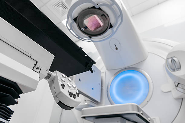 نرمافزارهای مدیریت مطب و CRM پزشکی برای فوق تخصصین خون و سرطان در اصفهان: بهینهسازی تجربه بیمار - تصویر دستگاه رادیوتراپی