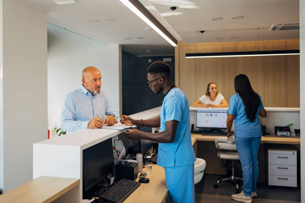 نرمافزارهای مدیریت کلینیک و CRM پزشکی برای مراکز جراحی محدود در تبریز: افزایش کارایی و رضایت بیمار 2026 - مدیریت مطب