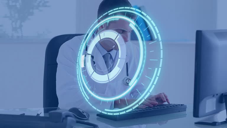 طراحی UX بیماران و CRM پزشکی برای مراکز فیزیوتراپی در مشهد: بهینهسازی نرمافزارهای مدیریت - پزشک در حال استفاده از کامپیوتر و نمایش دادههای پزشکی