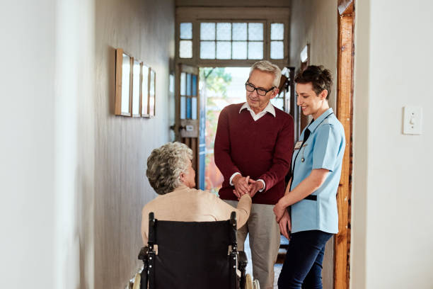 بهینهسازی فرآیندهای سالمندان و افزایش رضایت خانواده سالمندان: CRM پزشکی هوشمند در مراکز سالمندان