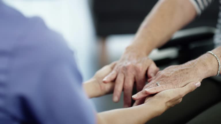 CRM پزشکی و نرمافزارهای مدیریت مراکز جراحی محدود در تبریز: بهینهسازی وبسایت سلامت و پشتیبانی جامع بیماران ۲۰۲۶ - علامت اعتماد و همکاری در حوزه سلامت