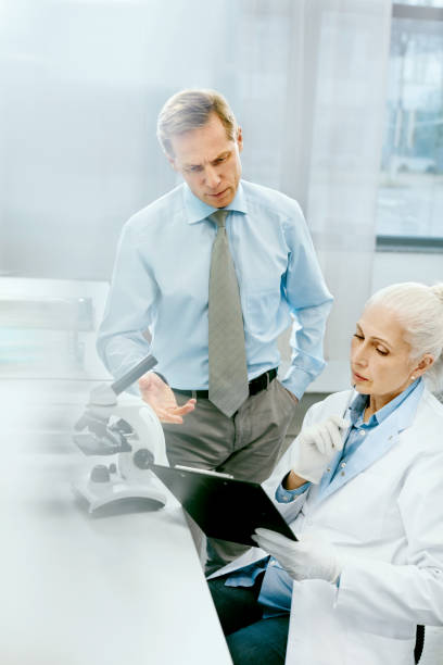 مدیریت آزمایشگاه تشخیص طبی مدرن با نرمافزارهای مدیریت مطب و CRM پزشکی