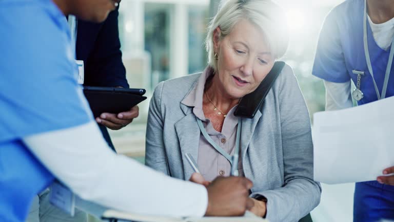 بهینهسازی مدیریت بیمار و کاهش تماسهای تلفنی با پرتال نوبتدهی آنلاین و CRM پزشکی در کرج