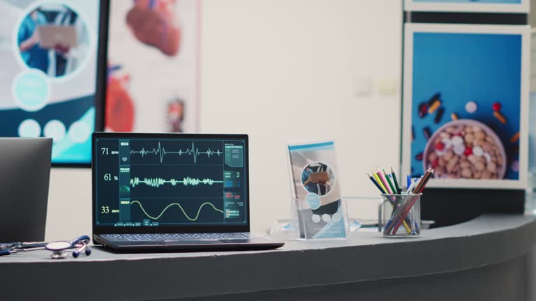 پیادهسازی CRM پزشکی و نرمافزارهای مدیریت بیمارستان برای فوق تخصص قلب در تبریز: توسعه وبسایت درمانی 2026 - تشخیص قلب و عروق با لپتاپ در مطب