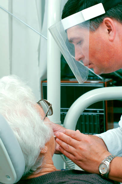 سئو سایت پزشکان ایمپلنت دندان در اصفهان: تولید محتوای پزشکی، متخصص دندانپزشکی، بهینه سازی سایت پزشکان