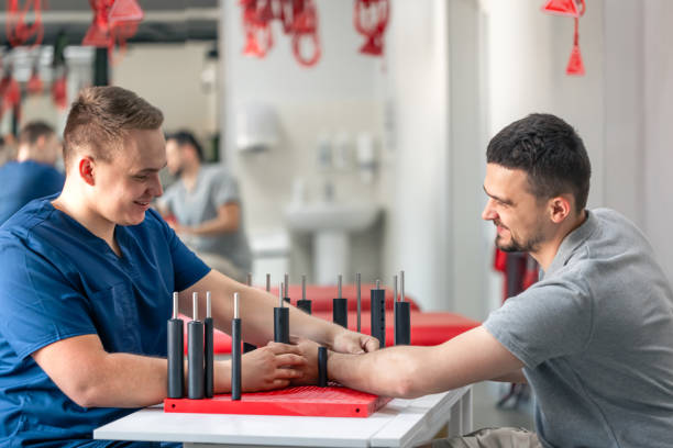 آموزش و تمرینات فیزیوتراپی از طریق وبسایت سلامت با طراحی UX بیمارمحور و بهبود حرکات مفصل