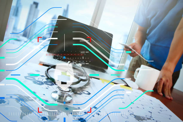 توسعه وب سلامت و نرمافزارهای مدیریت بیمارستان در مشهد - لپتاپ و نمودار شبکه پزشکی