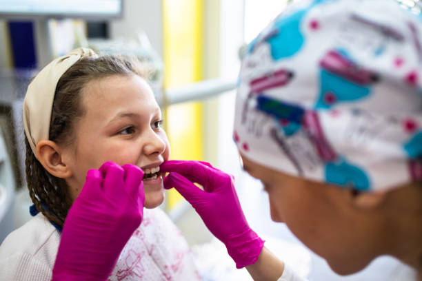 معاینه دندانپزشکی کودکان و نقش طراحی UX دندانپزشکی در ایجاد تجربه مثبت