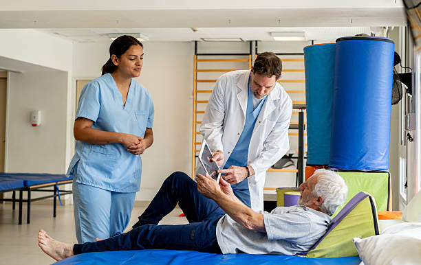 نرمافزارهای مدیریت مطب و CRM پزشکی برای مراکز فیزیوتراپی در مشهد: بهینهسازی نوبتدهی آنلاین و تجربه بیمار 2026 - سیستم مدیریت کلینیک