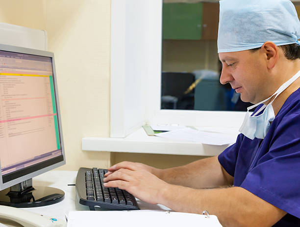 پیادهسازی CRM پزشکی و نرمافزارهای مدیریت برای مراکز جراحی محدود در تبریز 2026 - نرمافزار مدیریت مراکز جراحی