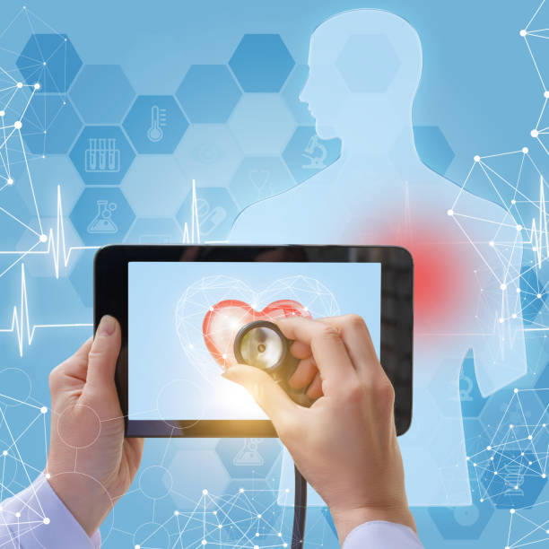 تصویر دکتر در حال معاینه قلب، نماد وبسایت سلامت و طراحی وبسایت پزشکی