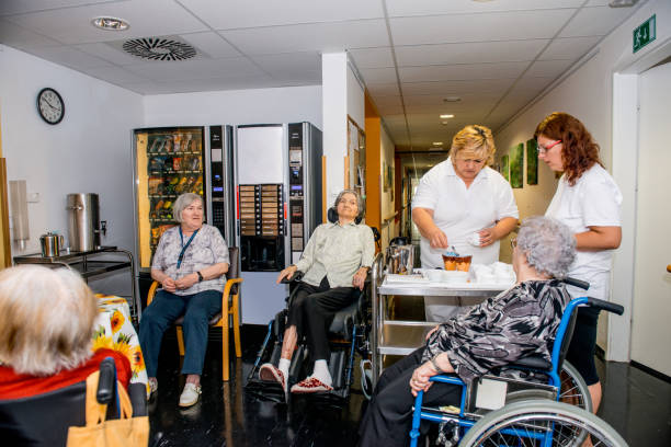 سالمندان در خانه: ضرورت پشتیبانی وبسایتهای درمانی برای مراکز مراقبت طولانیمدت و پایداری وبسایت سلامت