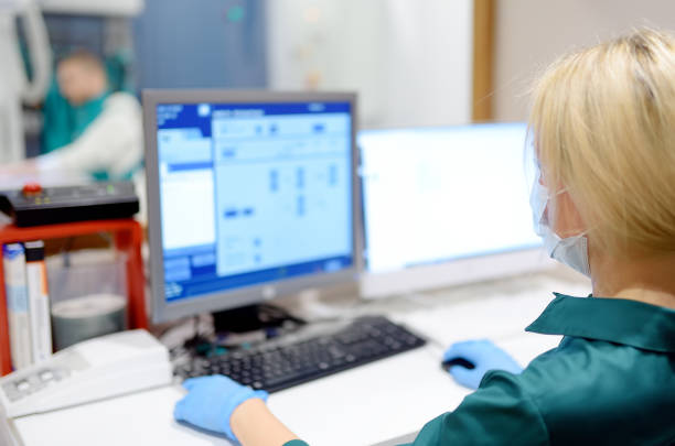 تجربه بیمار در آزمایشگاه با نوبتدهی آنلاین و CRM پزشکی