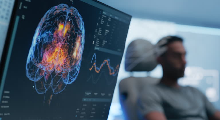 بیمار در آزمایشگاه پیشرفته با هدست که فعالیت مغز را اسکن میکند - سئو متخصص مغز و اعصاب و بازاریابی دیجیتال سلامت