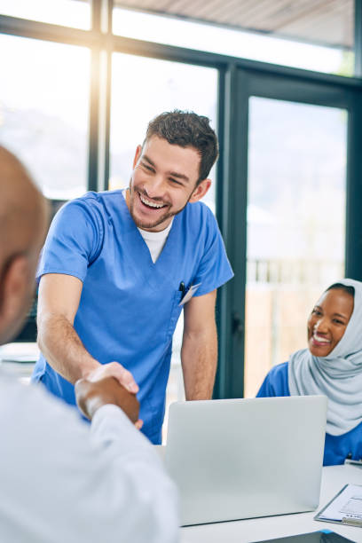 طراحی UX بیماران و وبسایت سلامت برای کلینیکهای هومیوپاتی در اصفهان: فرصتهای برندینگ دیجیتال پزشکی و اعتماد بیماران آنلاین