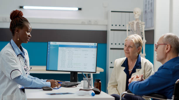 تعامل پزشک و بیمار و طراحی تجربه کاربری بیماران: ارتقاء تجربه مراجعین پزشکی در شیراز