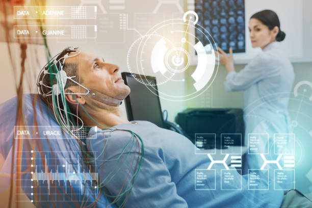 مرد جوانی که برای الکتروانسفالوگرافی آماده میشود، با تمرکز بر تکنولوژی پزشکی - بهینه سازی سایت پزشک، برندینگ دیجیتال پزشکی