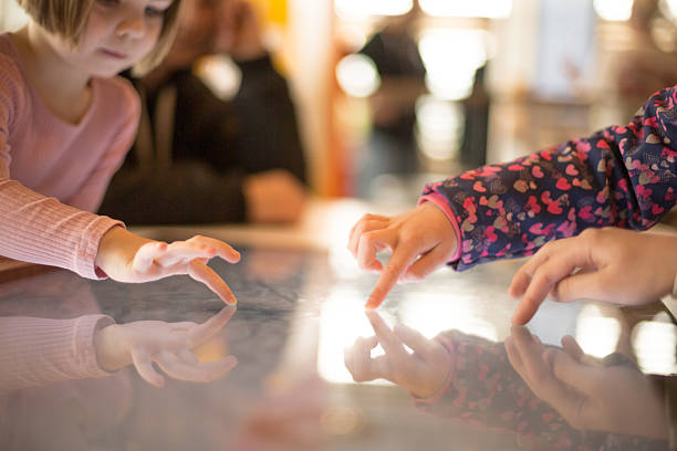 طراحی UX کودکمحور سایت دندانپزشکی کودکان در رشت 2026