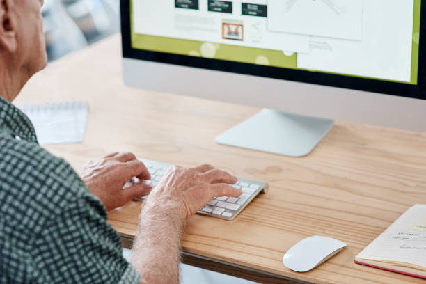 طراحی UX بیماران برای مراکز سالمندان در زنجان: ارتقاء وبسایت سلامت و دسترسی آسان، طراحی UX سالمندان