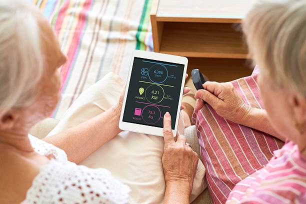 تکنولوژی سلامت: نمایش مفهوم ابزارهای نوین در حوزه بهداشت. این تصویر به تکنولوژی مراقبت سالمند و سامانه مدیریت آسایشگاه اشاره دارد.