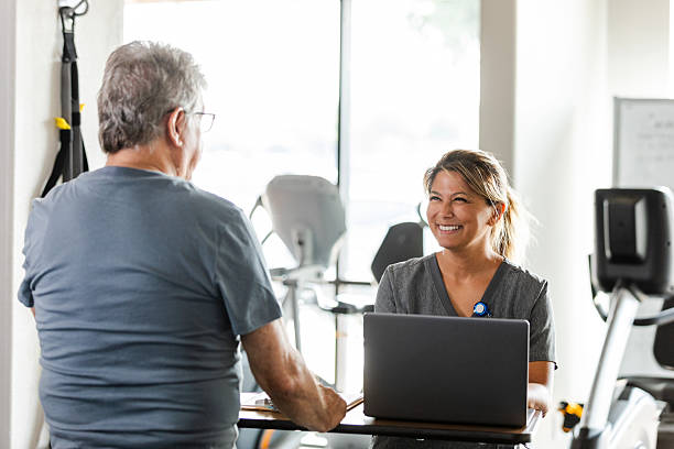 پیادهسازی CRM پزشکی و نوبتدهی آنلاین هوشمند برای مراکز فیزیوتراپی در شیراز: ارتقای مدیریت و تجربه بیماران ۲۰۲۶ - CRM پزشکی فیزیوتراپی