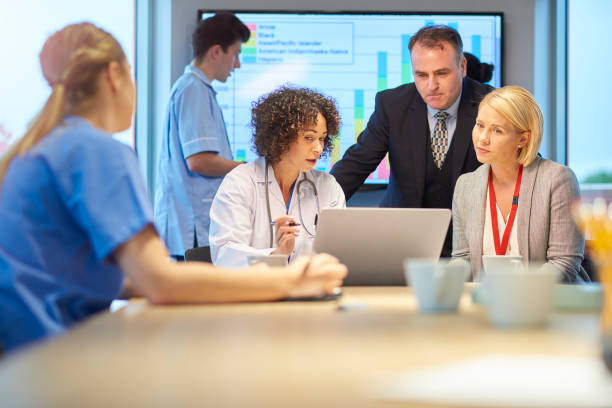 توسعه وبسایت سلامت و نرمافزارهای مدیریت مطب برای فوق تخصص گوارش و کبد در شیراز: ارتقاء کارایی و تجربه بیمار - سامانه نوبتدهی پزشکی