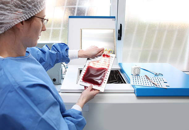 نرمافزارهای مدیریت مطب و CRM پزشکی برای فوق تخصصین خون و سرطان در اصفهان: بهینهسازی تجربه بیمار - تصویر پزشک در بانک خون