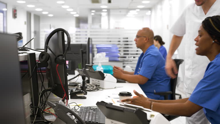 پرسنل پذیرش بیمارستان در حال خدمترسانی، بهینهسازی مراکز جراحی و اتوماسیون مراکز درمانی