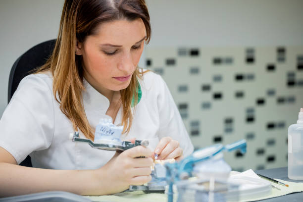 جذب بیمار آنلاین برای کلینیکهای دندانپزشکی تخصصی در اصفهان: نقش طراحی UX و سئو